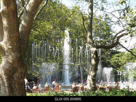 Summer atmosphere at the Margitsziget musical fountain - Budapest-stock-foto