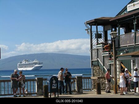 Tourists arriving by ocean liner in Lahaina - Hawaii Islands - Maui - USA-stock-foto