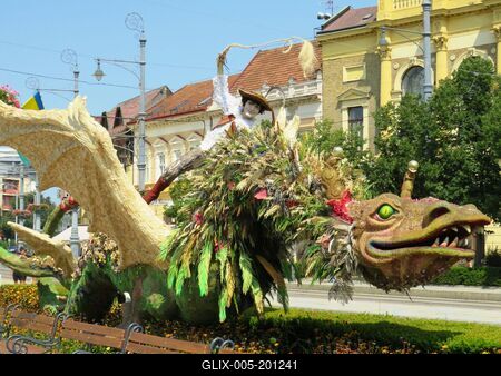 Cwherd seddling a dragon - Carnival - Debrecen - Hungary-stock-foto