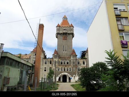 Hajmáskér - Abandoned Artillery barracks - Hungary - Military-stock-foto