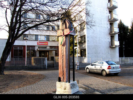 Hungarian Holy Crown Memorial - Slovakia - Dunaszerdahely-stock-foto