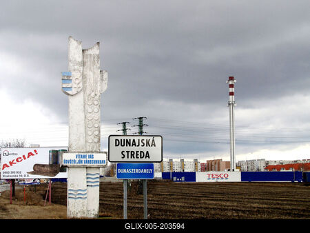 Hungarian-slovak border sign - Dunajska Streda - Dunaszerdahely - Slovakia-stock-foto