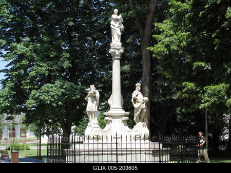 Virgin Mary and the Saints baroque sculpture grou - Mezőkövesd - Hungary-stock-foto