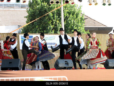 Hungarian folk dance Mezőkövesd-stock-foto