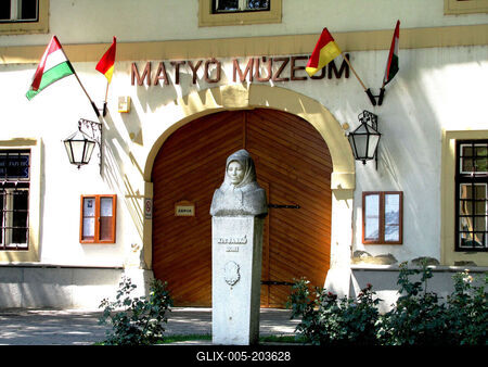 Mezőkövesd - Matyó Museum -- Bust of Kis Jankó Bori - Hungary-stock-foto