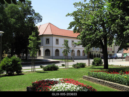 Mezőkövesd - Szent László Square and the Matyó Museum. - Hungary-stock-foto