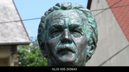 Bory Jenő statue - Castle - Székesfehérvár - Hungary-stock-foto