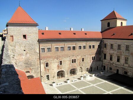 Thury Castle inner courtyard - Várpalota - Hungary-stock-foto