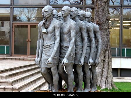 Sculpture group - Slaves - Budapest - Stefania park-stock-foto