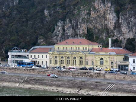 The Rudas spa - Budapest - Danube - Gellért Hill-stock-foto