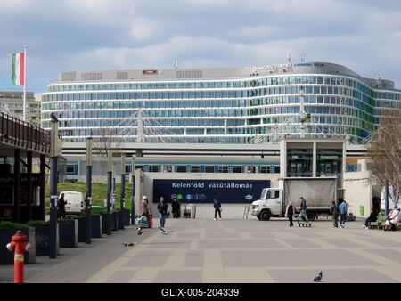 Budapest - Kelenföld railway station - Square-stock-foto