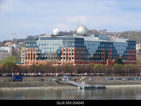 Budapest University of Technology and Economics - Danube-stock-foto