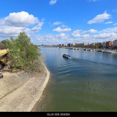 Budapest - Danube - Margaret Island - Pest - View-stock-foto