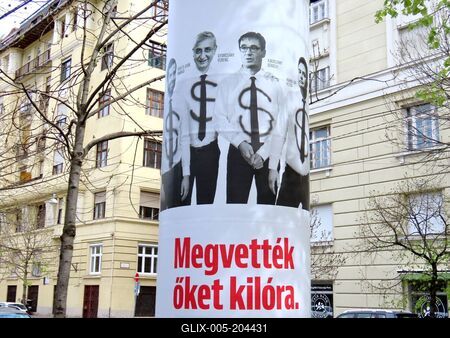 Government poster - Budapest - Opposition - US interests-stock-foto