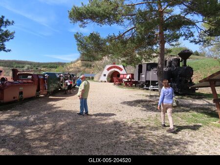 Gánt - Bauxit mining - Locoimotive and light railway - Hungary-stock-foto