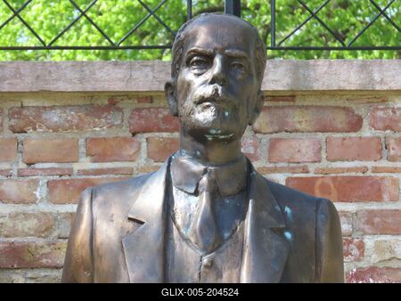 Statue of Count Móric Esterházy former PM of Hungary - Majk-stock-foto