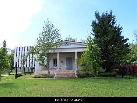 The Caretaker's Building of the Moholy Nagy University of Arts - Budapest-stock-foto