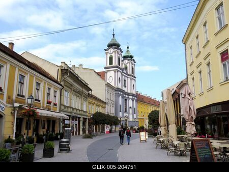 Downtown Székesfehérvár -  Church of Saint John-stock-foto