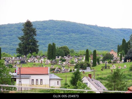 Gönc - Hungary - Cemetery under the Amádé hill-stock-foto