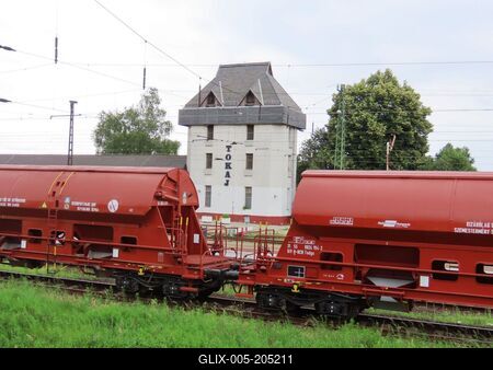 Tokaj - Railwa station - Grain wagons - Hungary-stock-foto