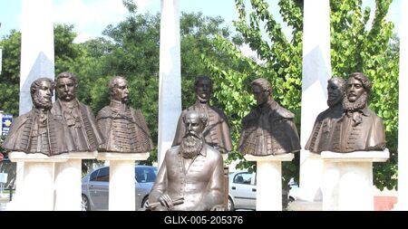 Kalocsa - The group of statues depicting the members of the first responsible Hungarian government of 1848-stock-foto