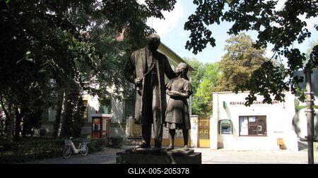 Kalocsa - Hospital - Kisfaludy statue-stock-foto