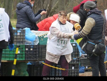 Food distribution in Budapest at a kitchen of Poors - Budapest-stock-foto