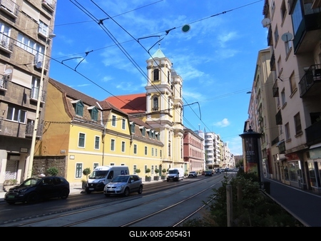 Budapest - Margit kö9rút - Church-stock-foto