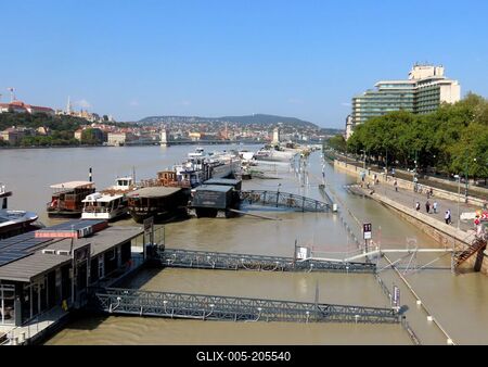 Danube river overflooded its banks - Budapest - Boris Cyclone-stock-foto