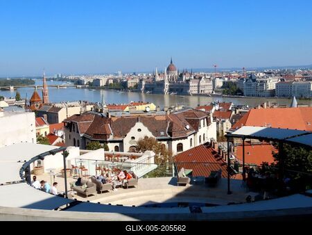 Budapest panorama - Aranybástya hanging garden - Danube-stock-foto