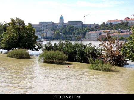 Overflowed Danube river - Submerged Pest quay - Budapest-stock-foto