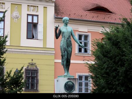 Kazinczy Fountain - Budapest - Hungarian writer and poet-stock-foto