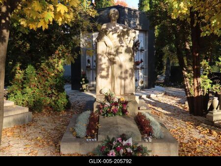 The grave of the world-famous Hungarian composer Zoltán Kodály in the Farkasrét cemetery. Day of the Dead - Budapest-stock-foto