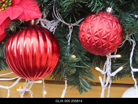 Christmas decorations in the window of a downtown store - Budapest-stock-foto