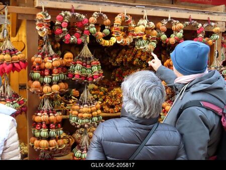Winter fair on Szent István square, in a Christmas atmosphere - Budapest-stock-foto