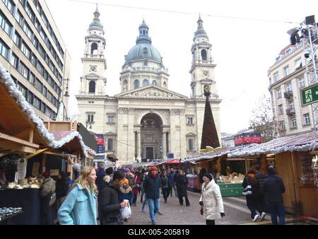 Christmas atmosphere in Szent István Square - Winter fair - Budapest-stock-foto