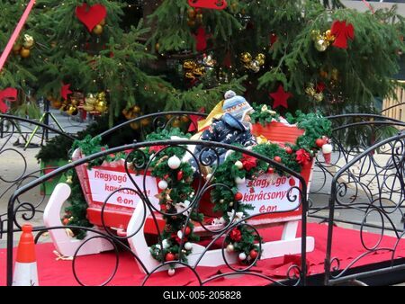 Christmas atmosphere in downtown Budapest-stock-foto