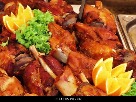 Gourmet food at the Vörösmarty square Christmas market - Pork knuckle - Budapest-stock-foto