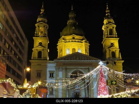Budapest - Basilica - Market - Christmas lights-stock-foto