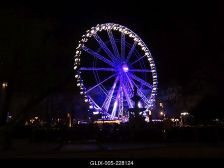 Christmas lights in Budapes - The downtown Ferris wheel-stock-foto