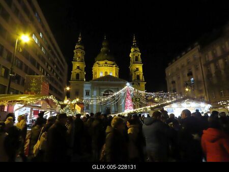 Budapest - Christmas lights - Basilica - Market-stock-foto