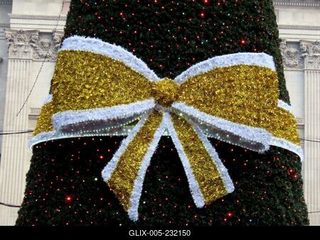 Christmas tree hugging ribbon - Symbol of belonging together - Budapest-stock-foto