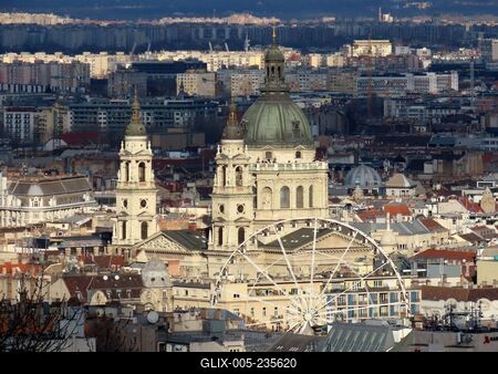 Budapest - Panorama - Sz. Stephen's Cathedral-stock-foto