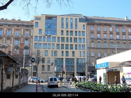 Budapest - Verdi Grand Hotel - Metro station-stock-foto