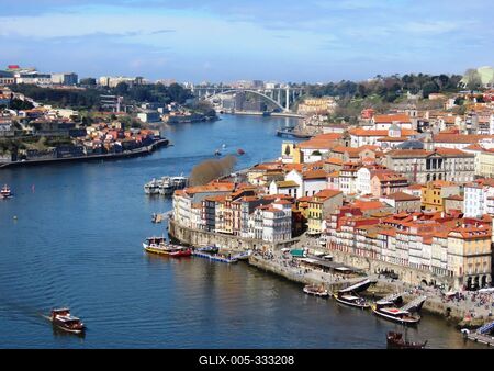 Porto skyline with the Douro River - Portugal-stock-foto