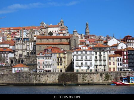View of the city of Porto - Portugal - Douro river - Clérigos tower-stock-foto