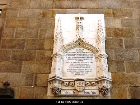 Memorial plaque in honor of Henry the Navigator born in that house - Porto - Portugal-stock-foto