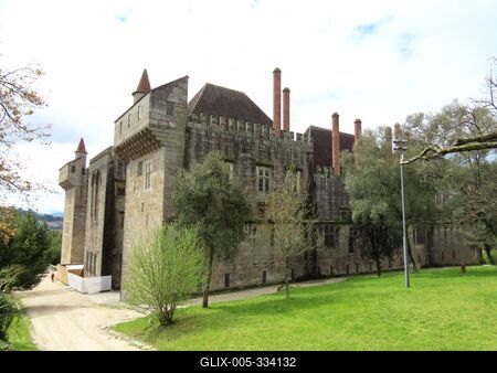 Castle of the Princes of Bragança - Guimarães - Portugal-stock-foto