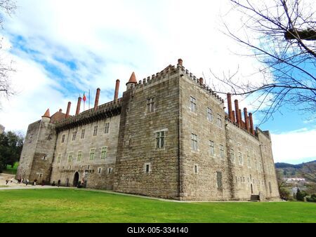 Castle of the Princes of Bragança - Guimarães - Portugal-stock-foto
