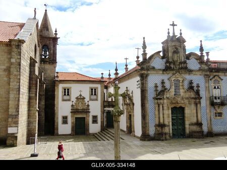 The Church of St. Francis from the 15th century - Guimarães  - Portugal-stock-foto